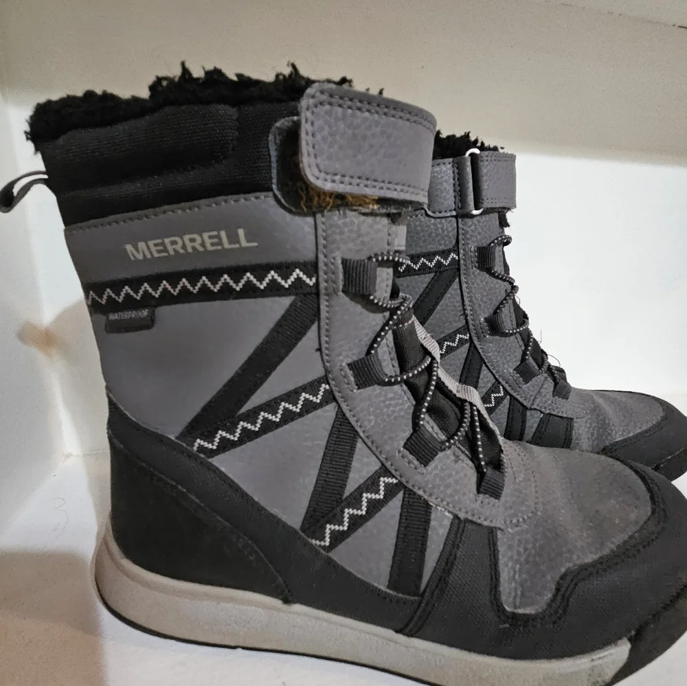 Big Kids Merrell Snow Boots Size 3M